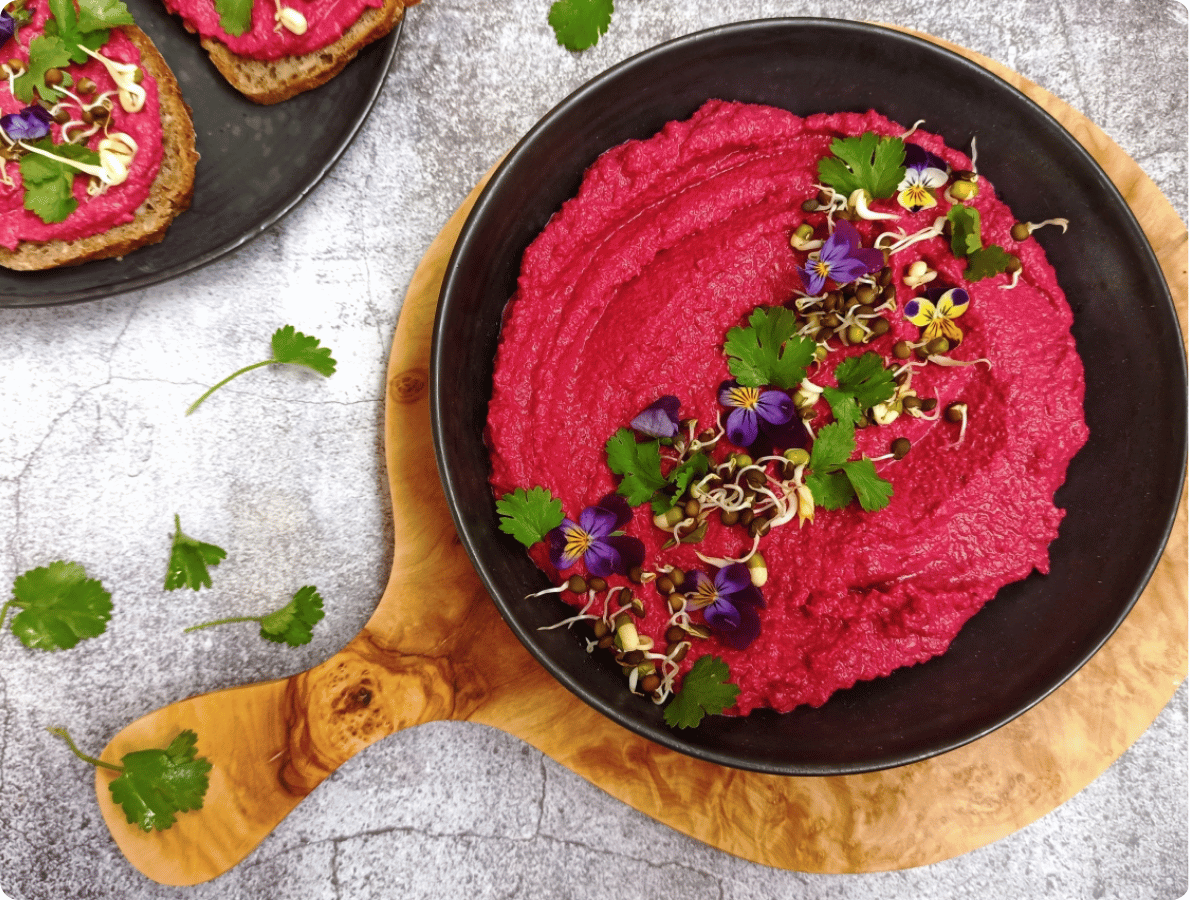 Hummus s červenou řepou .